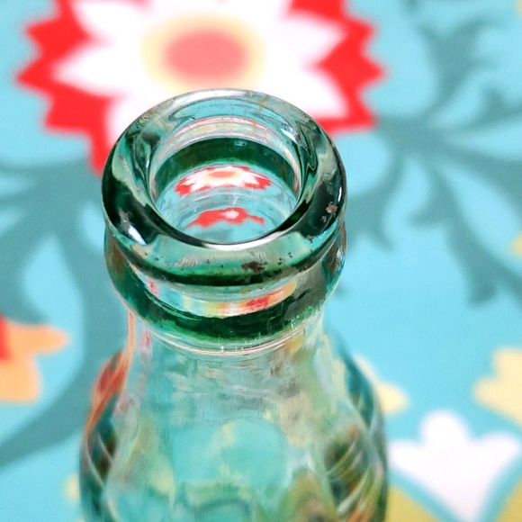 Vintage 1938-1951 CocaCola EMBOSSED Green Glass Bottle 6oz Collectible Retro - Picture 11 of 14